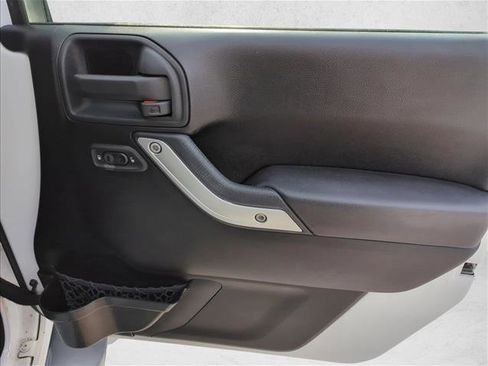 Used 2016 Jeep Wrangler Sahara w/ Connectivity Group image 23