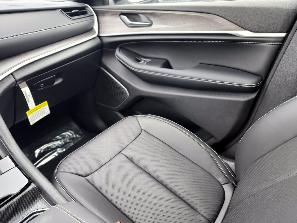 New 2026 Jeep Grand Cherokee Limited AWD/4WD image 15