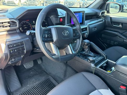 Used 2025 Toyota Tacoma TRD Off-Road image 13