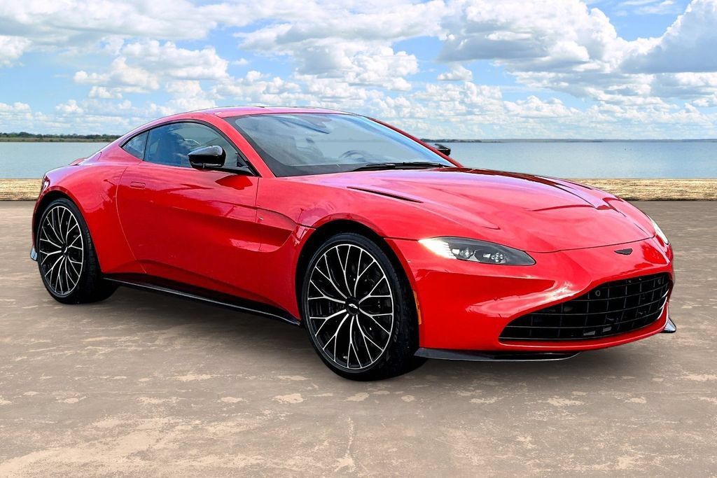 Used 2022 Aston Martin V8 Vantage Coupe RWD image 3