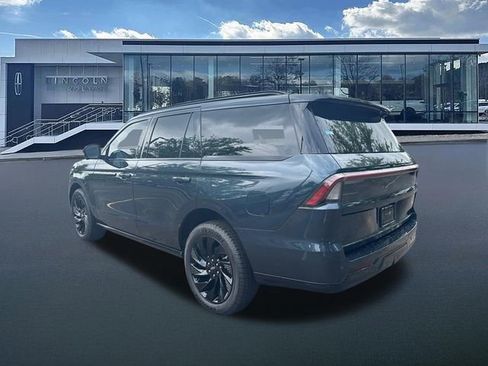New 2026 Lincoln Navigator Reserve w/ Jet Appearance Package AWD/4WD image 5