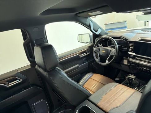 Used 2023 Chevrolet Silverado 1500 High Country w/ Technology Package image 29