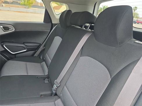 Used 2022 Kia Soul LX image 9