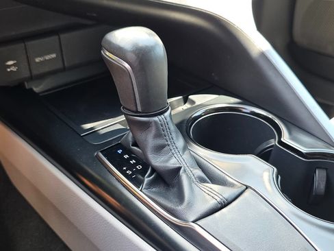 Used 2019 Toyota Camry SE w/ Carpet Mat Package FWD image 40
