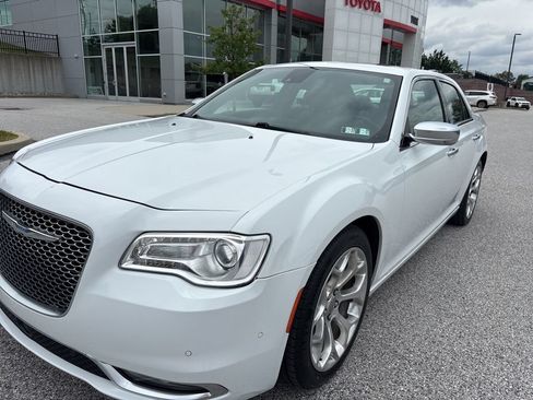 Used 2018 Chrysler 300 C w/ Safetytec Plus Group RWD image 9