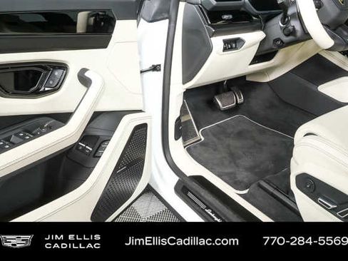 Used 2025 Lamborghini Urus SE image 8