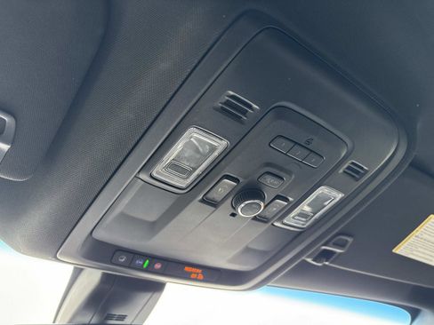 Used 2022 GMC Yukon XL SLT w/ SLT Luxury Package image 24