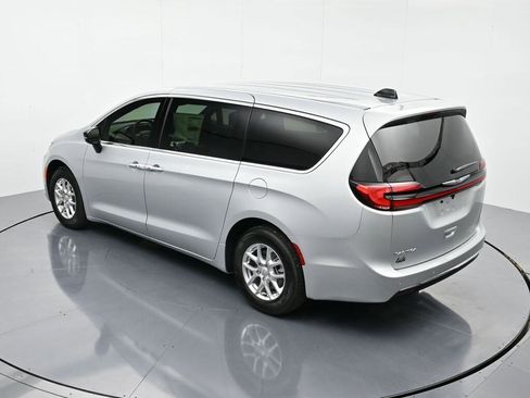 New 2026 Chrysler Pacifica Select image 16