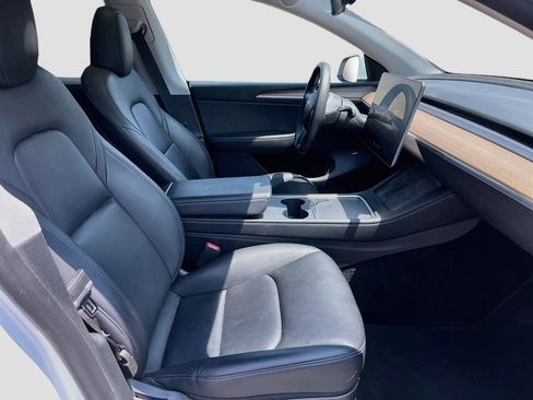 Used 2023 Tesla Model Y Long Range AWD/4WD image 30