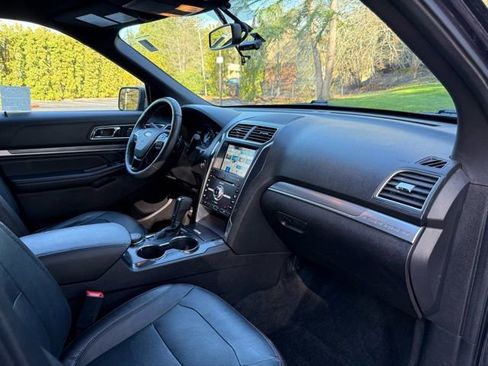 Used 2017 Ford Explorer Sport image 10