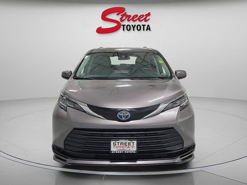 Certified 2021 Toyota Sienna LE image 6