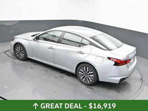 Used 2023 Nissan Altima 2.5 SV FWD image 45