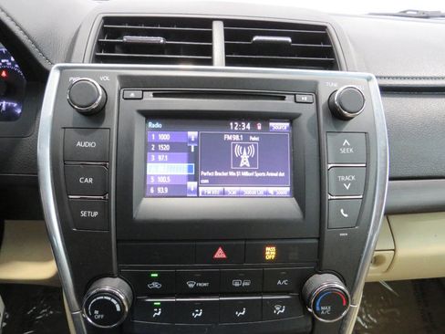 Used 2017 Toyota Camry LE FWD image 14