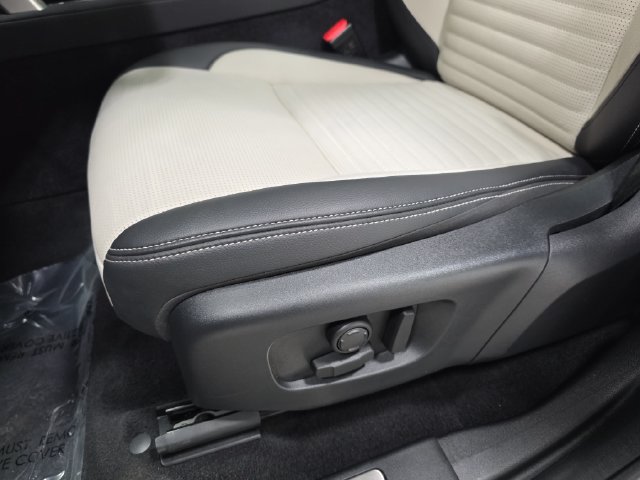 Used 2026 Land Rover Discovery Sport Landmark AWD/4WD image 28