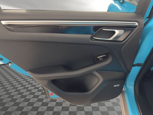 Used 2022 Porsche Macan image 17