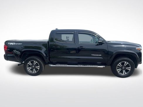 Used 2019 Toyota Tacoma TRD Sport image 6