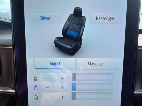 Used 2020 Ford Explorer Platinum w/ Premium Technology Package AWD/4WD image 19