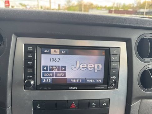 Used 2010 Jeep Commander Sport w/ Sun/Sound Group AWD/4WD image 18