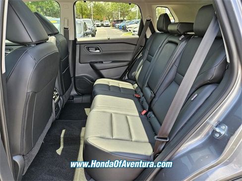 Used 2024 Nissan Rogue SV w/ SV Premium Package image 8