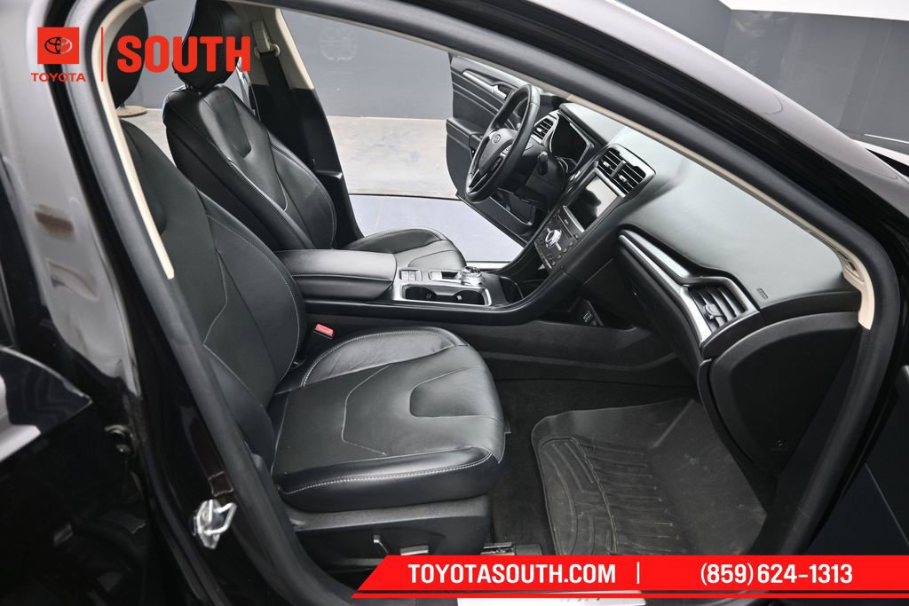 Used 2020 Ford Fusion Energi Titanium FWD image 33