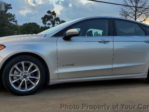 Used 2017 Ford Fusion SE image 24
