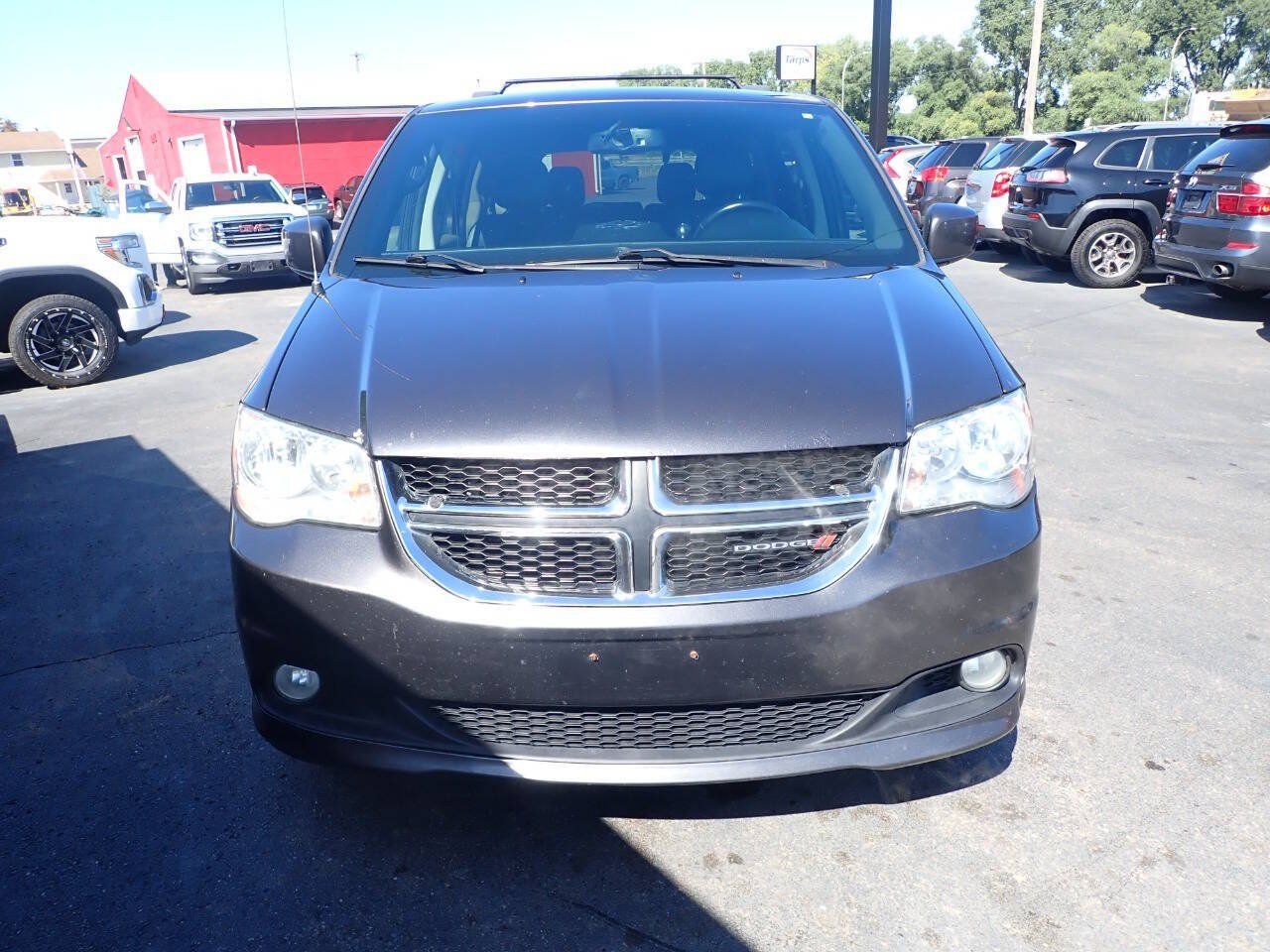 Used 2018 Dodge Grand Caravan SXT FWD image 2