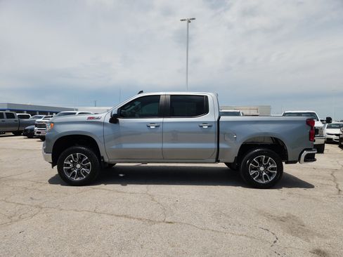 Used 2024 Chevrolet Silverado 1500 LT w/ Z71 Off-Road Package AWD/4WD image 4