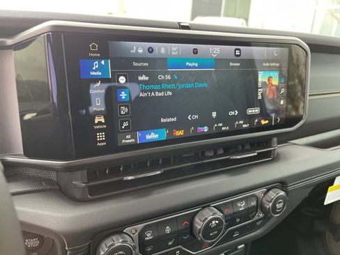 New 2026 Jeep Gladiator Sport image 9