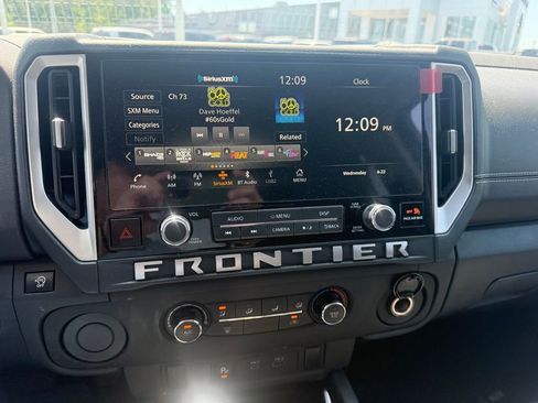 Used 2025 Nissan Frontier SV image 18