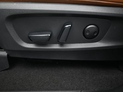 Used 2025 Nissan Pathfinder Platinum FWD image 23