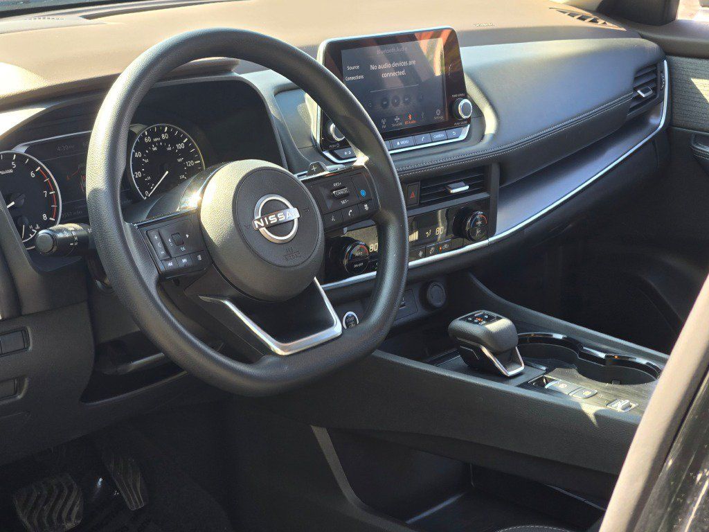 Used 2023 Nissan Rogue SV FWD image 23