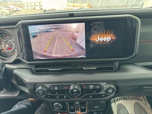 Used 2024 Jeep Wrangler Unlimited Rubicon image 13