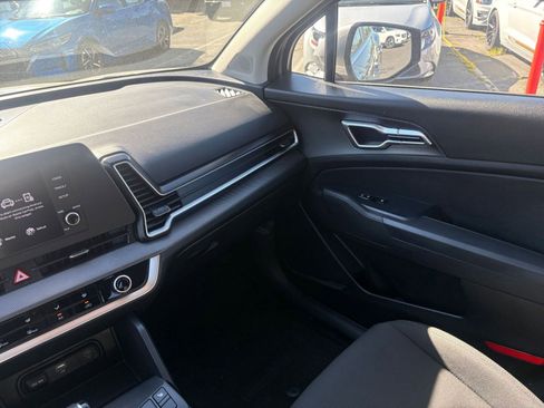 Used 2025 Kia Sportage LX image 34