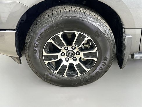 Used 2024 Nissan Titan SV w/ SV Convenience Package image 6