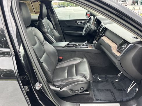 Used 2023 Volvo XC60 B5 Ultimate FWD image 33