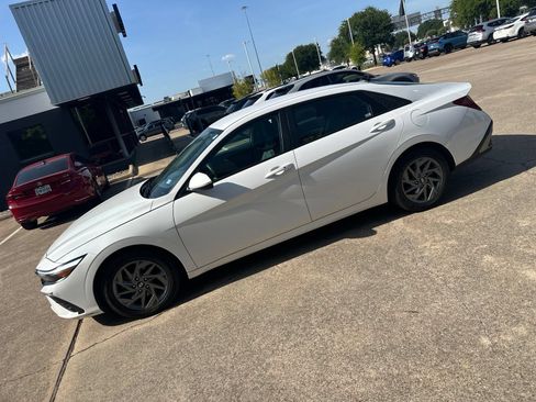 Used 2024 Hyundai Elantra SEL FWD image 4