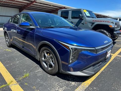 Used 2025 Kia K4 FWD image 2