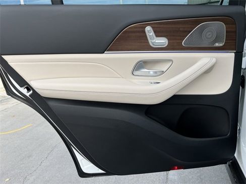 Certified 2025 Mercedes-Benz GLS 450 4MATIC image 40