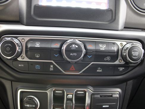 Used 2023 Jeep Wrangler Unlimited image 39