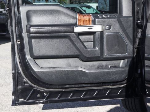 Used 2018 Ford F150 Lariat w/ Equipment Group 502A Luxury AWD/4WD image 17