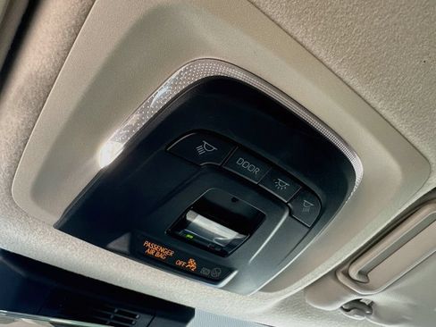 Used 2025 Toyota Corolla LE FWD image 18