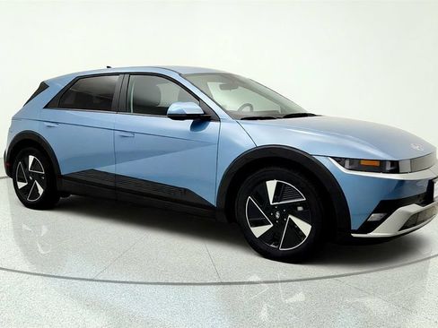 Used 2025 Hyundai Ioniq 5 SE AWD/4WD image 3