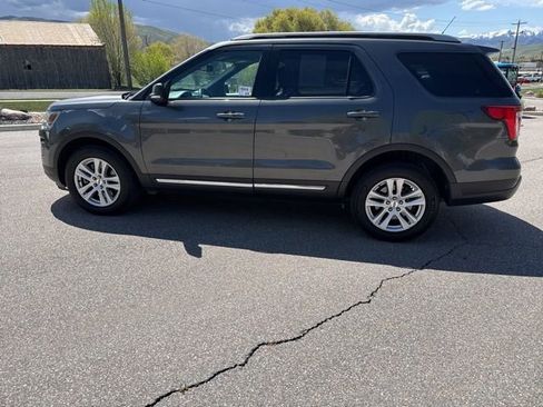 Used 2019 Ford Explorer XLT w/ Equipment Group 202A AWD/4WD image 3