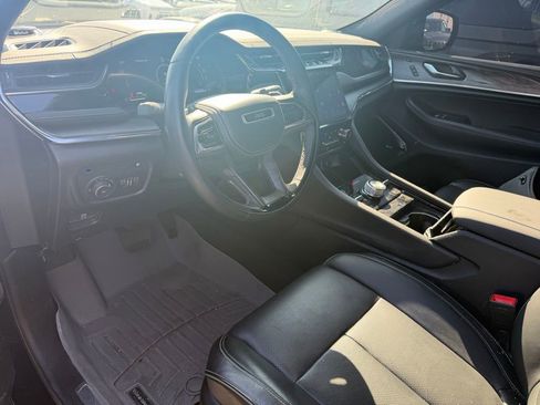 Used 2023 Jeep Grand Cherokee Overland w/ Advanced Protech Group III image 8