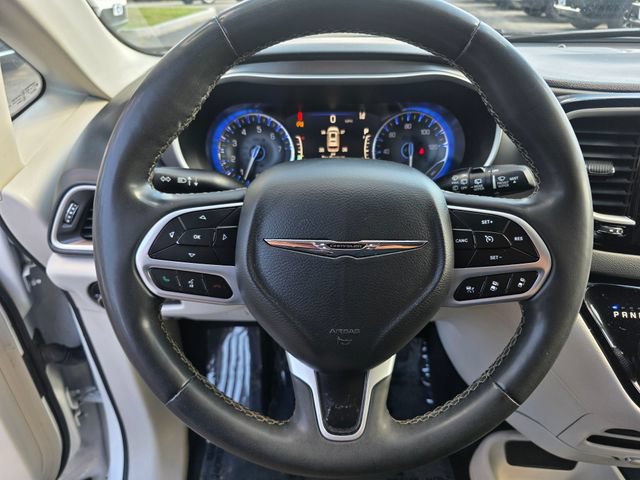 Used 2022 Chrysler Pacifica Touring-L FWD image 26