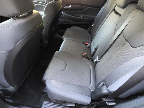 Used 2019 Hyundai Santa Fe SE image 10