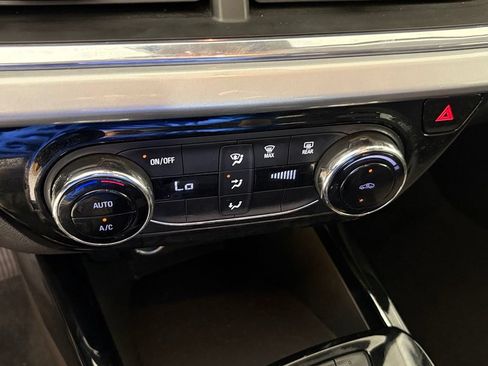Used 2025 Chevrolet Trax LT FWD image 26