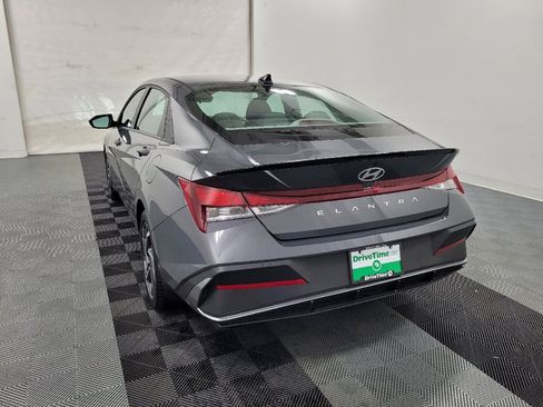 Used 2025 Hyundai Elantra Sport FWD image 5