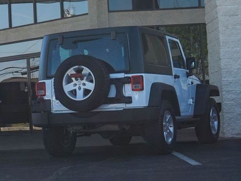 Used 2017 Jeep Wrangler Sport w/ Connectivity Group AWD/4WD image 3
