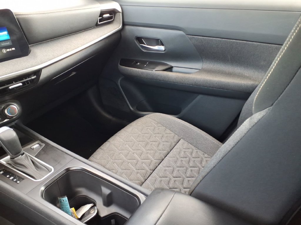 Used 2025 Nissan Kicks SV FWD image 12